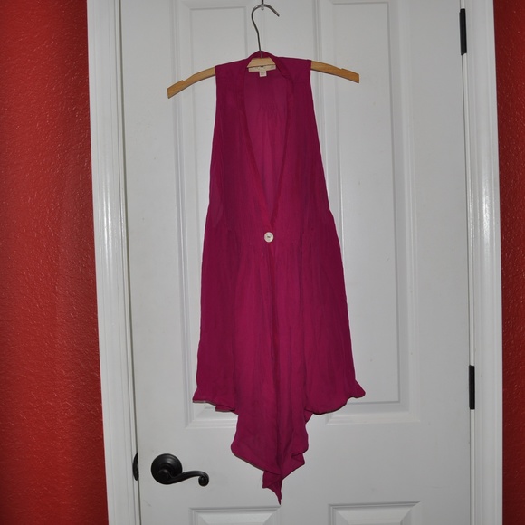 ELIZABETH & JAMES Raspberry Sleeveless Tokyo Top - Picture 4 of 7